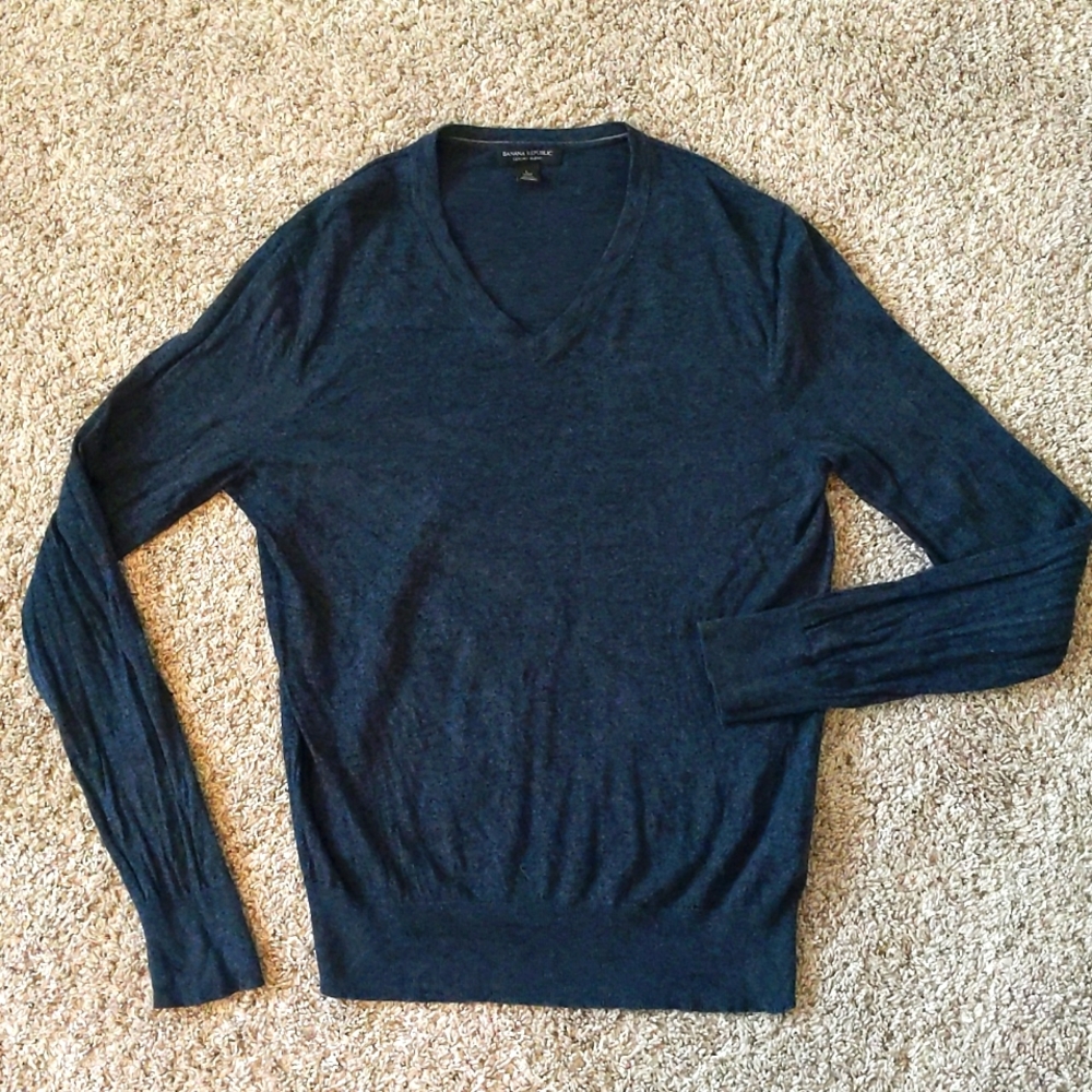 Banana Republic luxury blend deep blue silk and cashmere v neck sweater